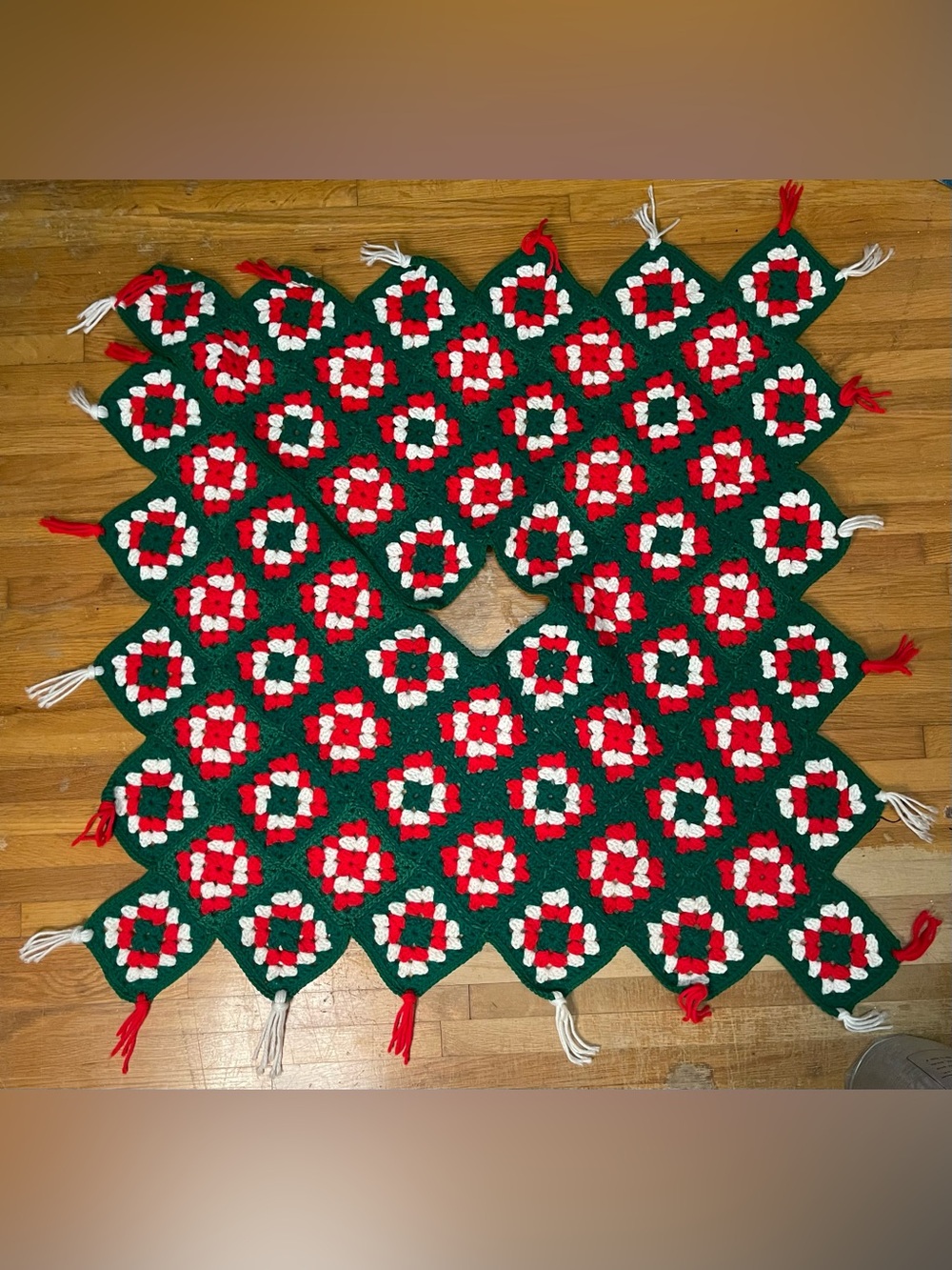 Handmade Crochet Round Christmas Tree Skirt Green Red White Wreath Pattern